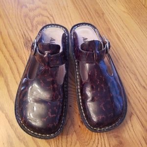 Alegria Clogs